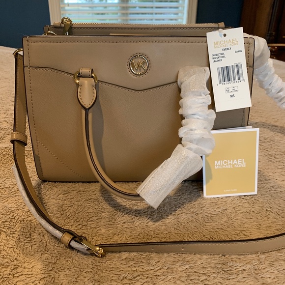 Michael Kors Everly Purse - Picture 1 of 8